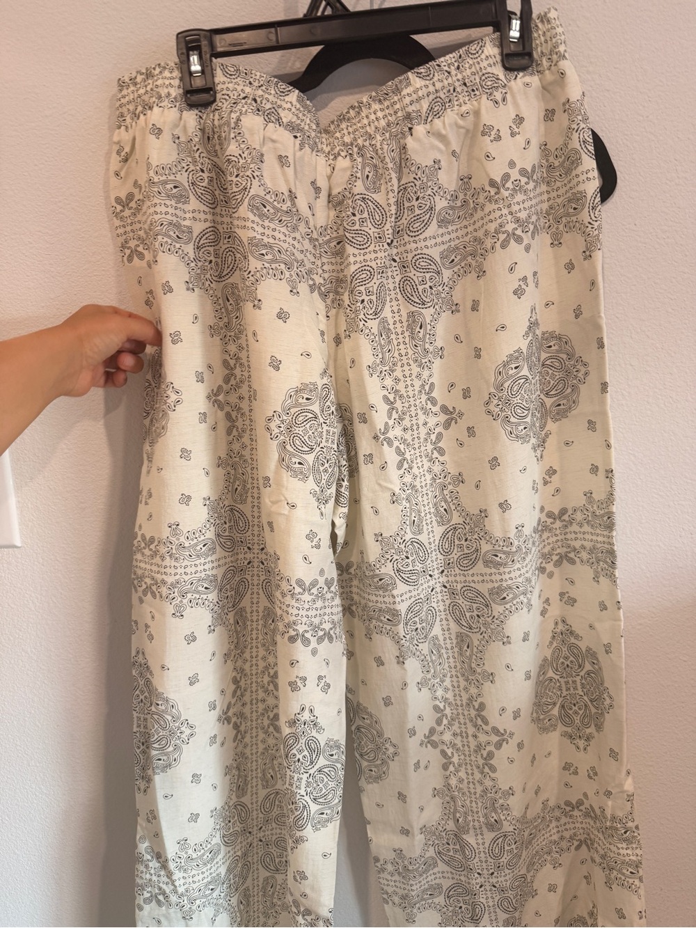 Urban Outfitters Kimchi Blue Maura Bandana Print Pull-On Pants - Picture 4 of 5